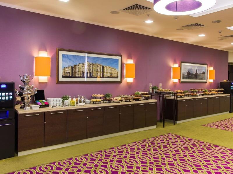 Cort Inn St. Petersburg Hotel & Conference Center