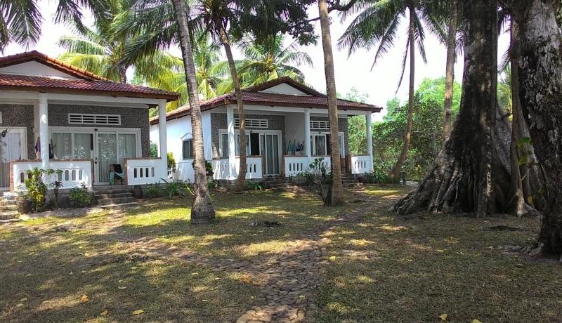 Bamboo Cottages & Restaurant