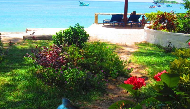 Bamboo Cottages & Restaurant