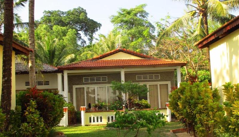 Bamboo Cottages & Restaurant