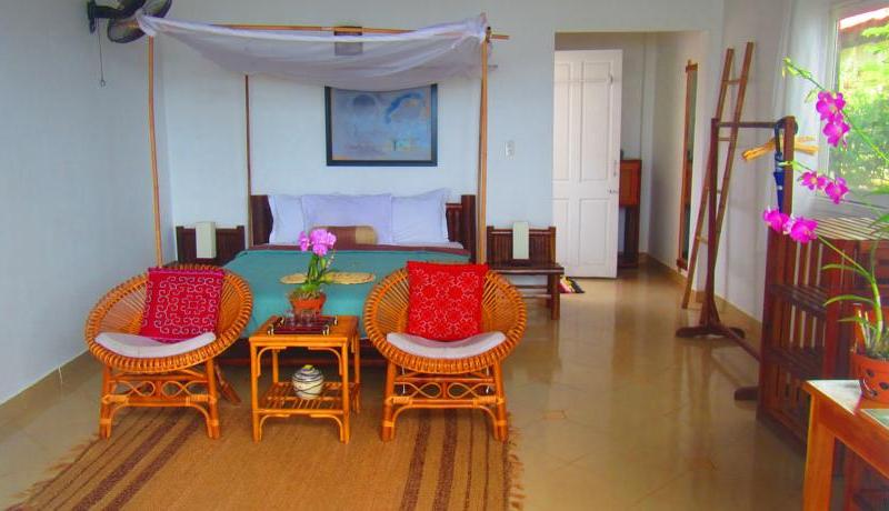 Bamboo Cottages & Restaurant