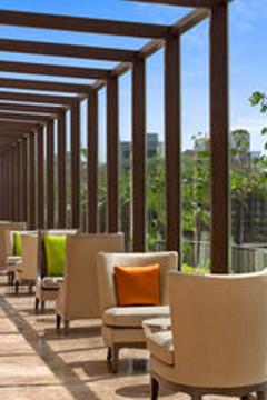 Отель The Leela Ambience Convention Hotel Delhi Индия, Дели, фото 28