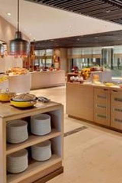 Отель The Leela Ambience Convention Hotel Delhi Индия, Дели, фото 42