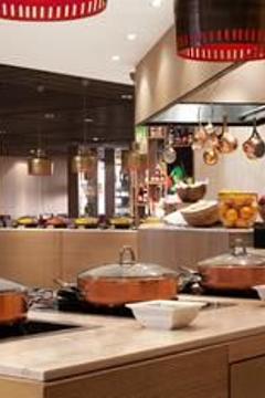 Отель The Leela Ambience Convention Hotel Delhi Индия, Дели, фото 8