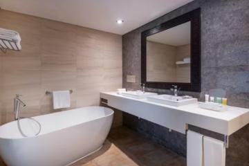 Отель Holiday Inn Muscat Al Seeb Оман, Маскат, фото 30