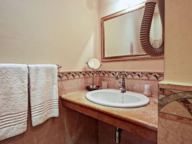 Hotel Tonic
