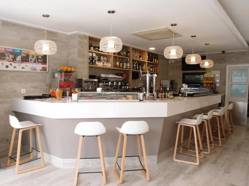Hotel Abril
