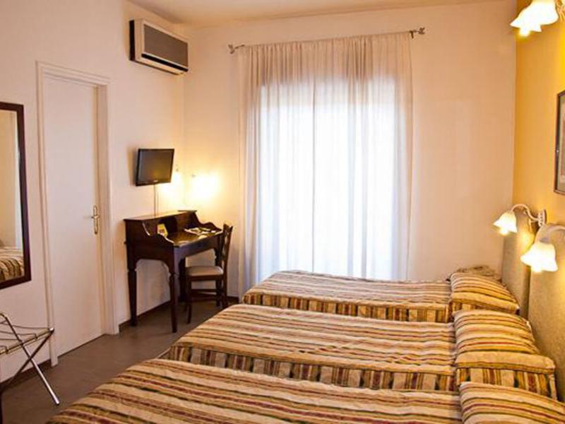 Ares Hotel