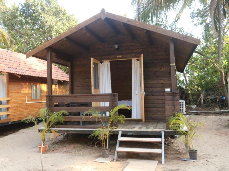 La Marine Morjim Beach Cottages