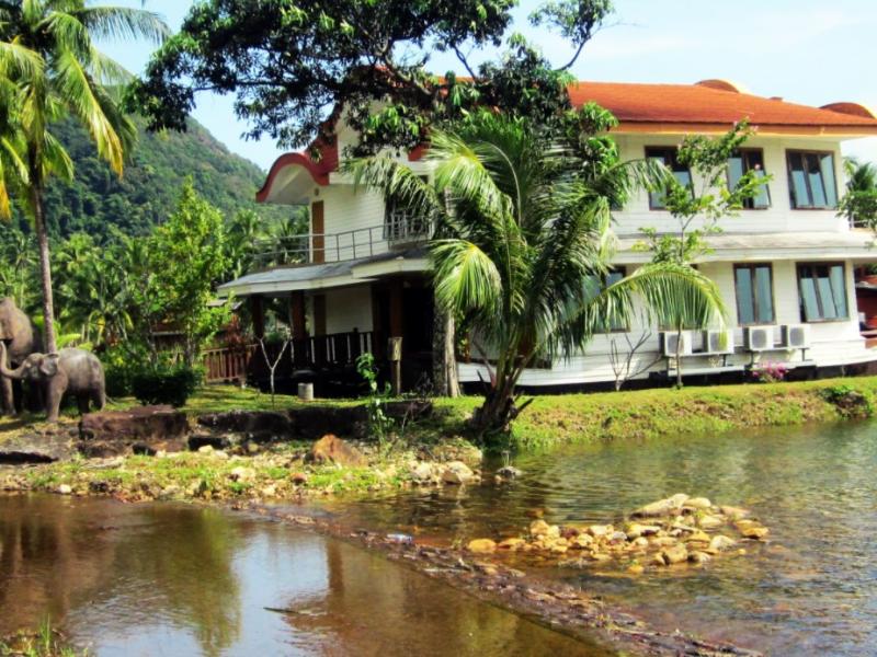 Koh Chang Boat Chalet