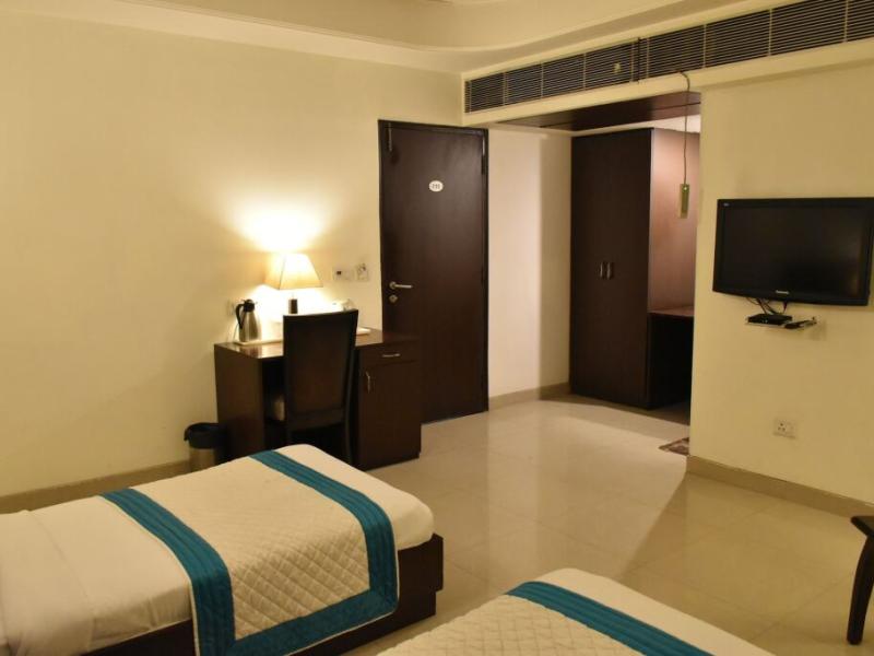 Capital O 445 Impress Hotel