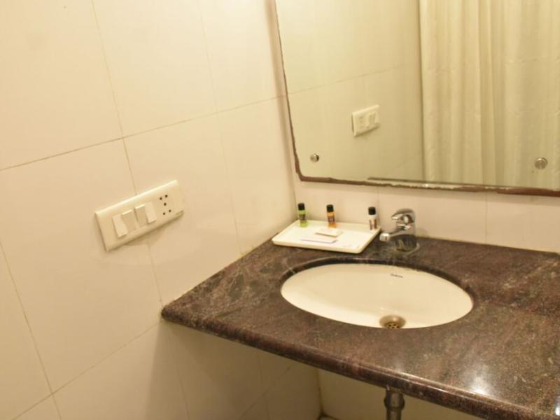 Capital O 445 Impress Hotel