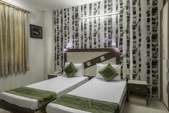 Hotel Rockwell Plaza
