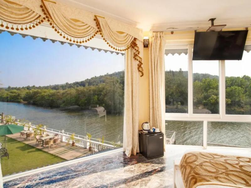 Stone Wood River Front