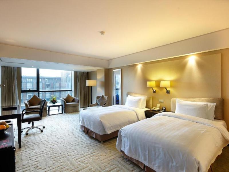The Lakeview Hotel