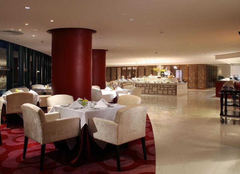 The Lakeview Hotel