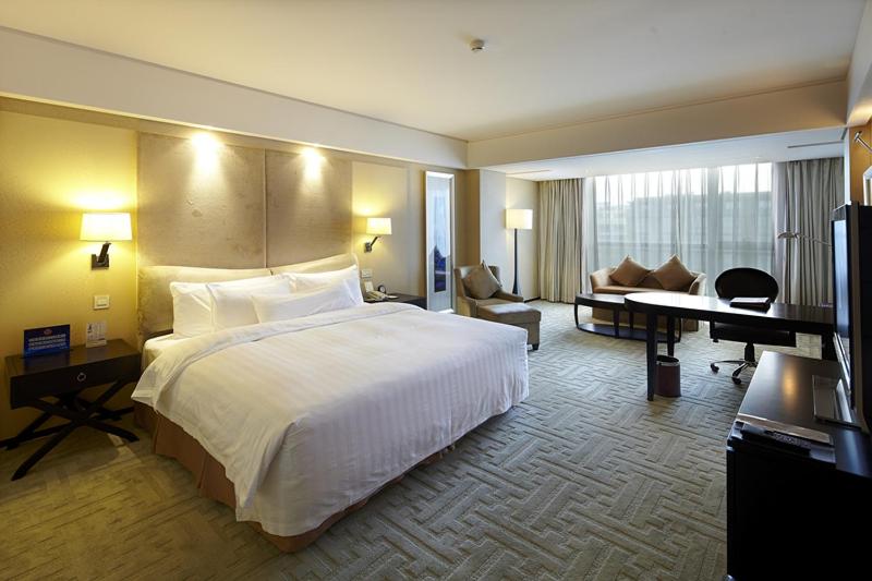 The Lakeview Hotel