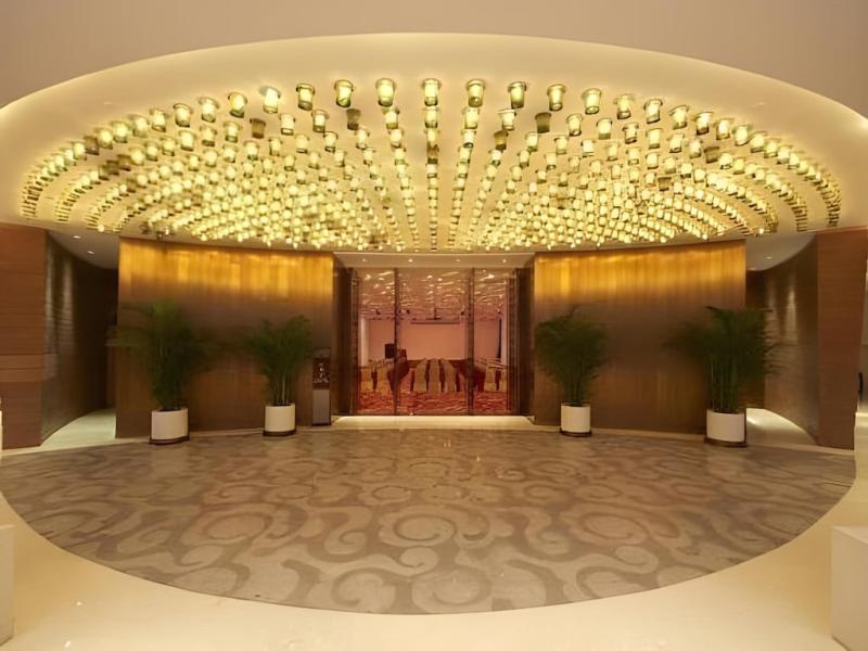 The Lakeview Hotel