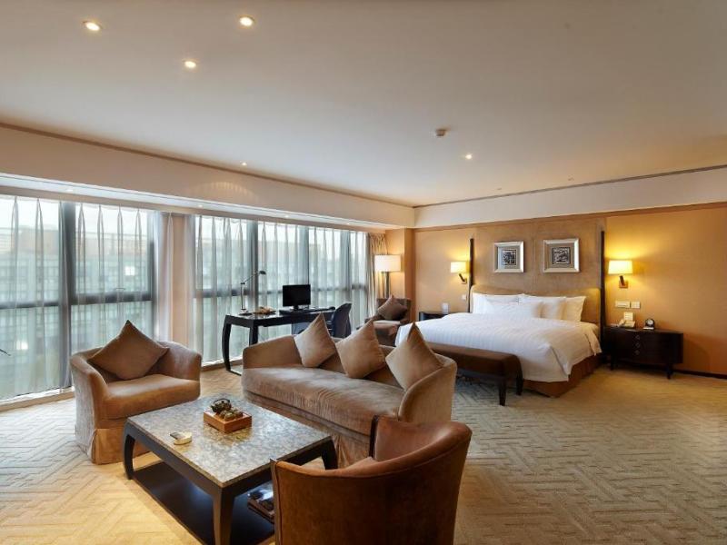 The Lakeview Hotel