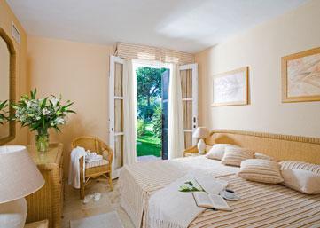 Alanda Hotel