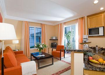Alanda Hotel