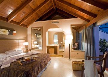 Alanda Hotel