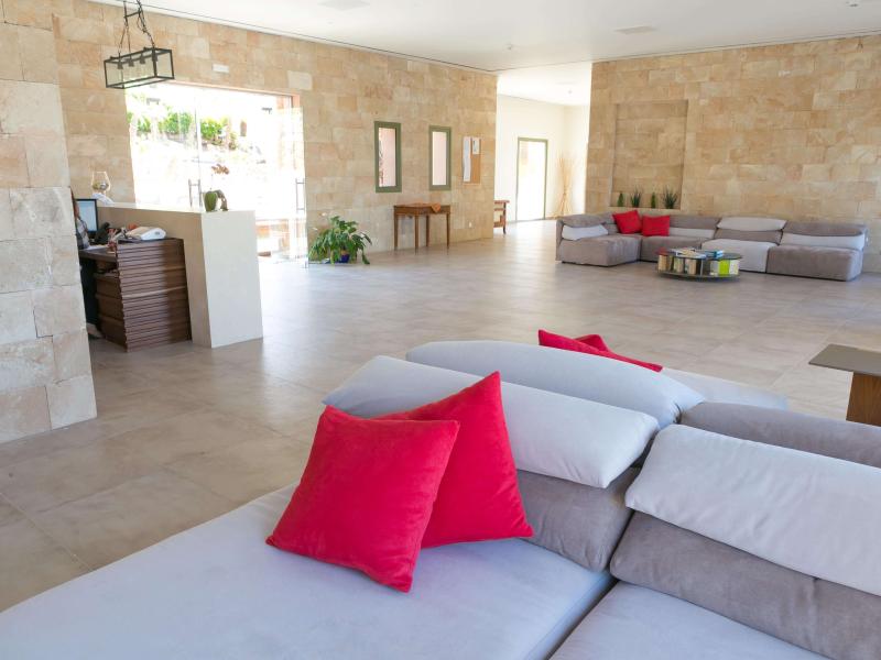 Finas Hotel