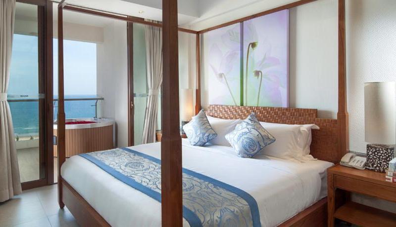 Aloha Oceanfront Suite Resort