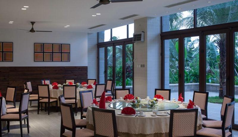 Aloha Oceanfront Suite Resort