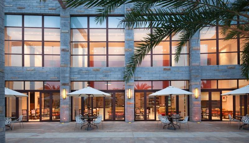 Aloha Oceanfront Suite Resort