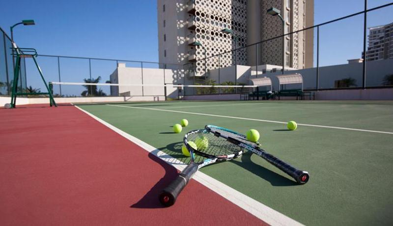 Aloha Oceanfront Suite Resort