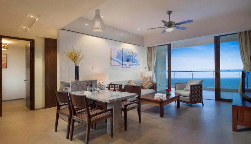 Aloha Oceanfront Suite Resort