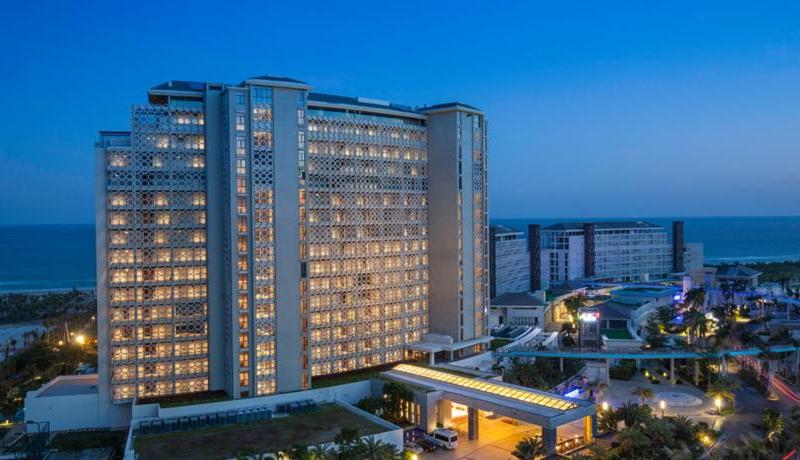 Aloha Oceanfront Suite Resort