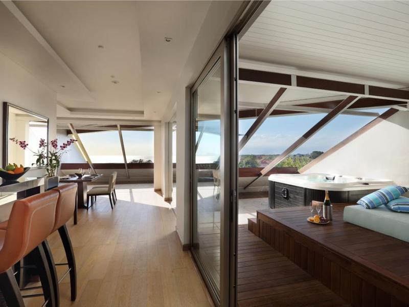 Double Six Luxury Hotel