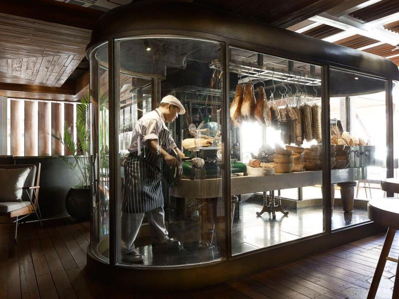 Double Six Luxury Hotel