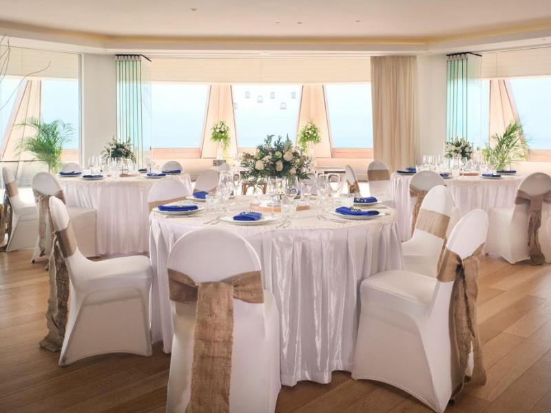 Double Six Luxury Hotel