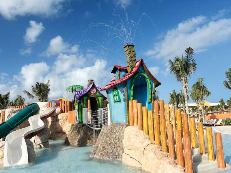 Premium Level at Barcelo Maya Palace