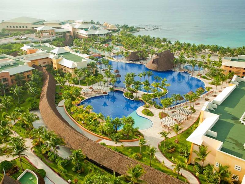 Premium Level at Barcelo Maya Palace