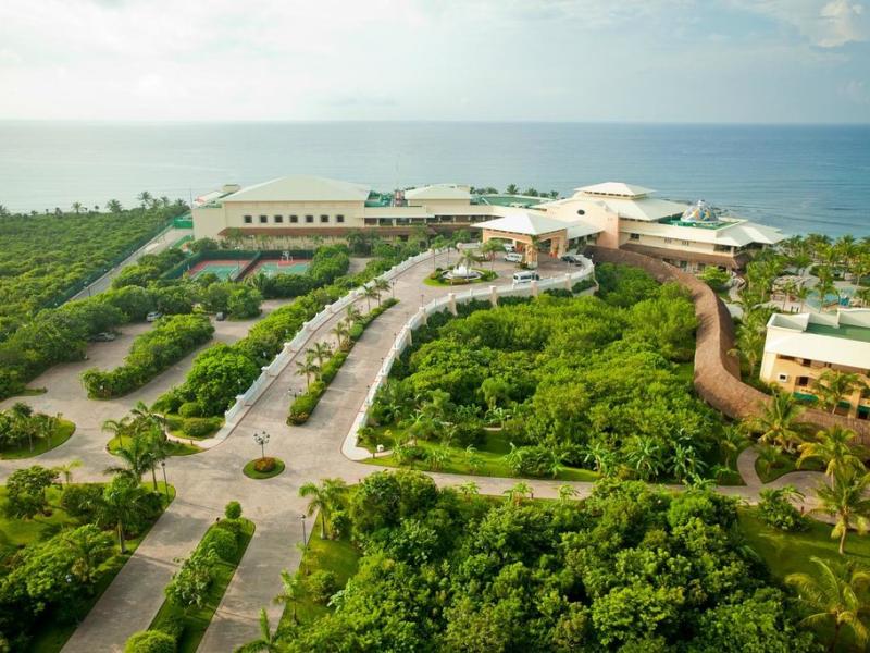 Premium Level at Barcelo Maya Palace