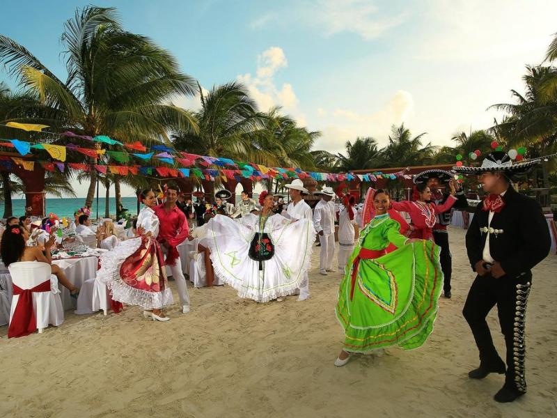 Premium Level at Barcelo Maya Palace