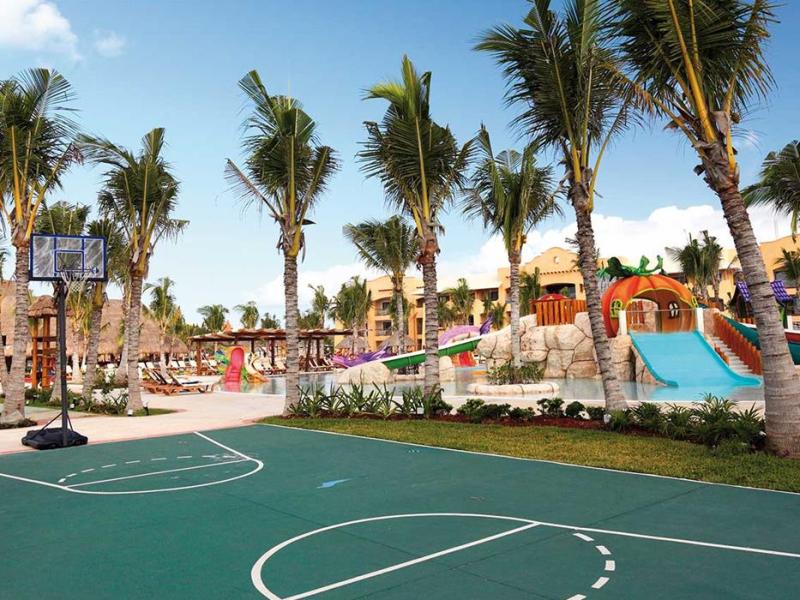 Premium Level at Barcelo Maya Palace