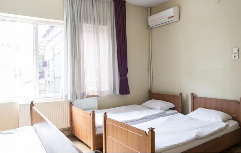 Cheers Midtown Hostel