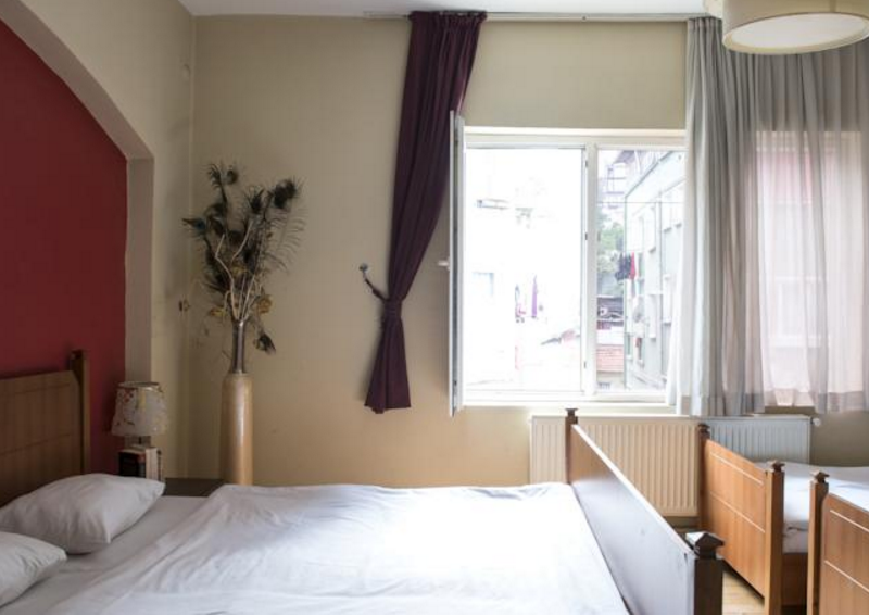 Cheers Midtown Hostel