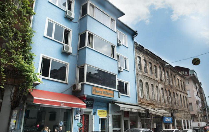 Cheers Midtown Hostel