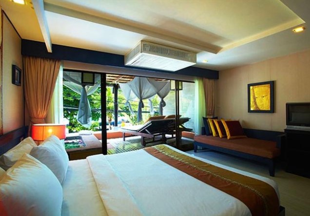 Room Club The Bed Suite
