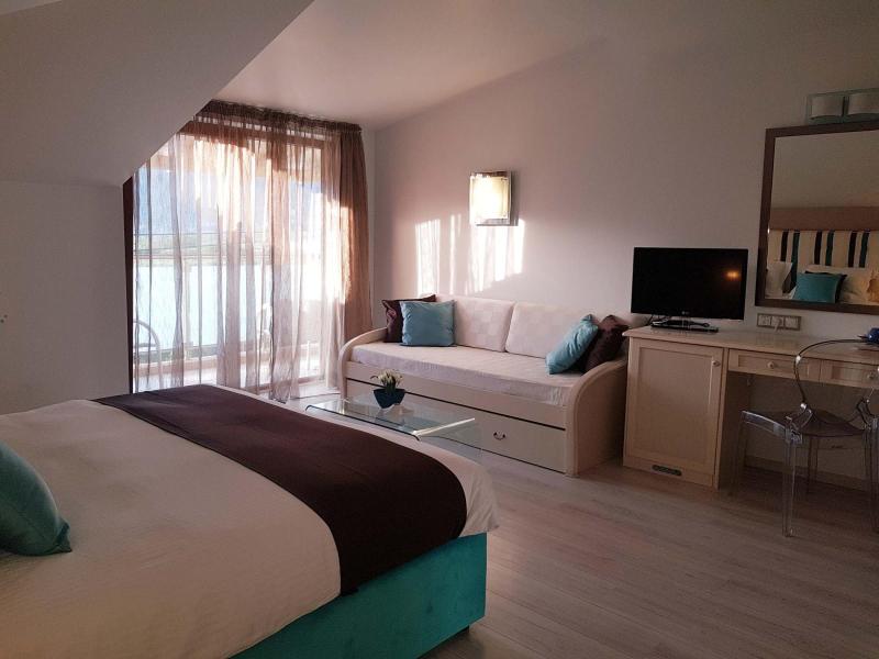 Korina Hotel 