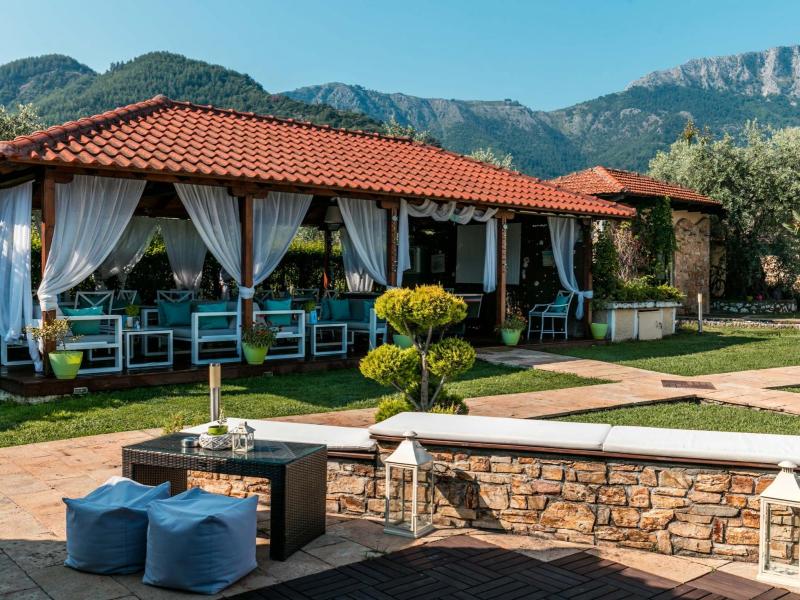 Korina Hotel 