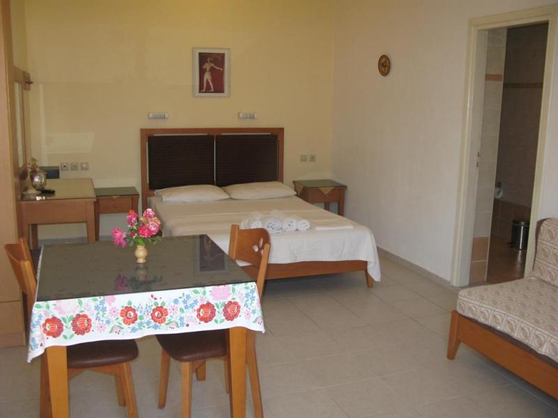 Fotis Studios & Apts