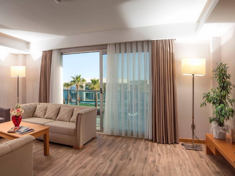 Aquasis De Luxe Resort & Spa