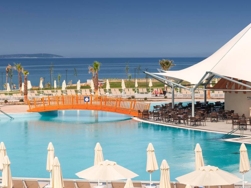 Aquasis De Luxe Resort & Spa